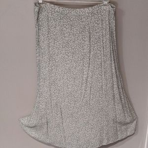 Long skirt with soft summer print.